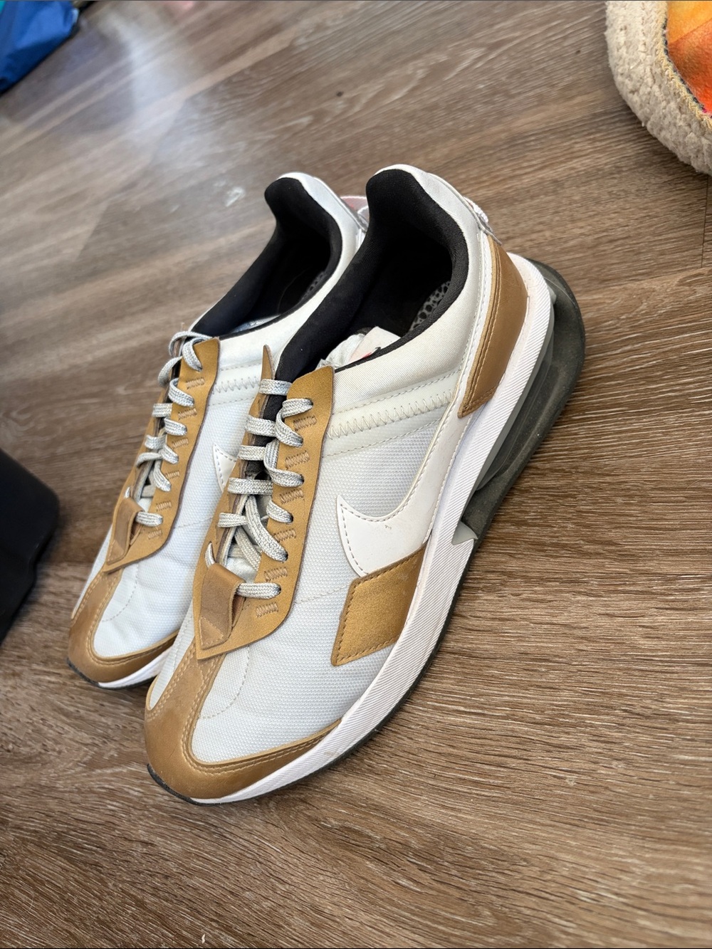 Nike Men’s White and Tan Low-Profile Sneakers